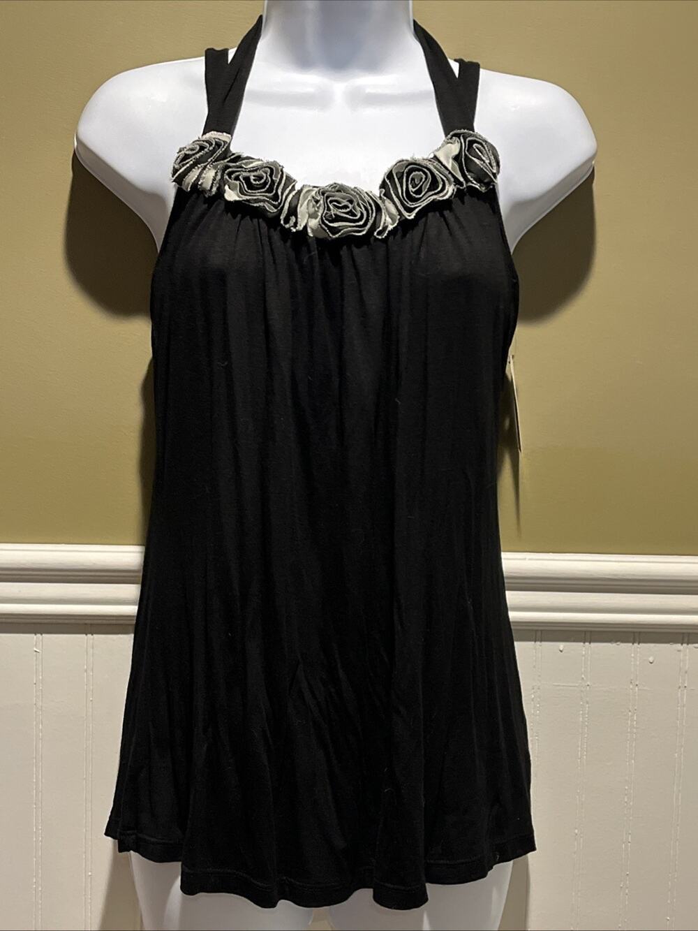 Women’s Black Rose Embellished Halter Tank Sz S Dillards Gray Roses NWT